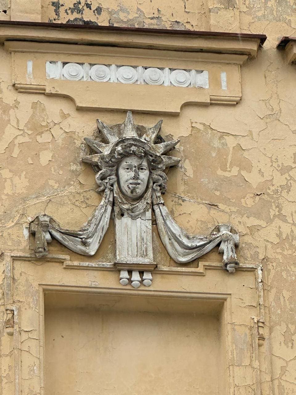 Stucco decoration before restoration