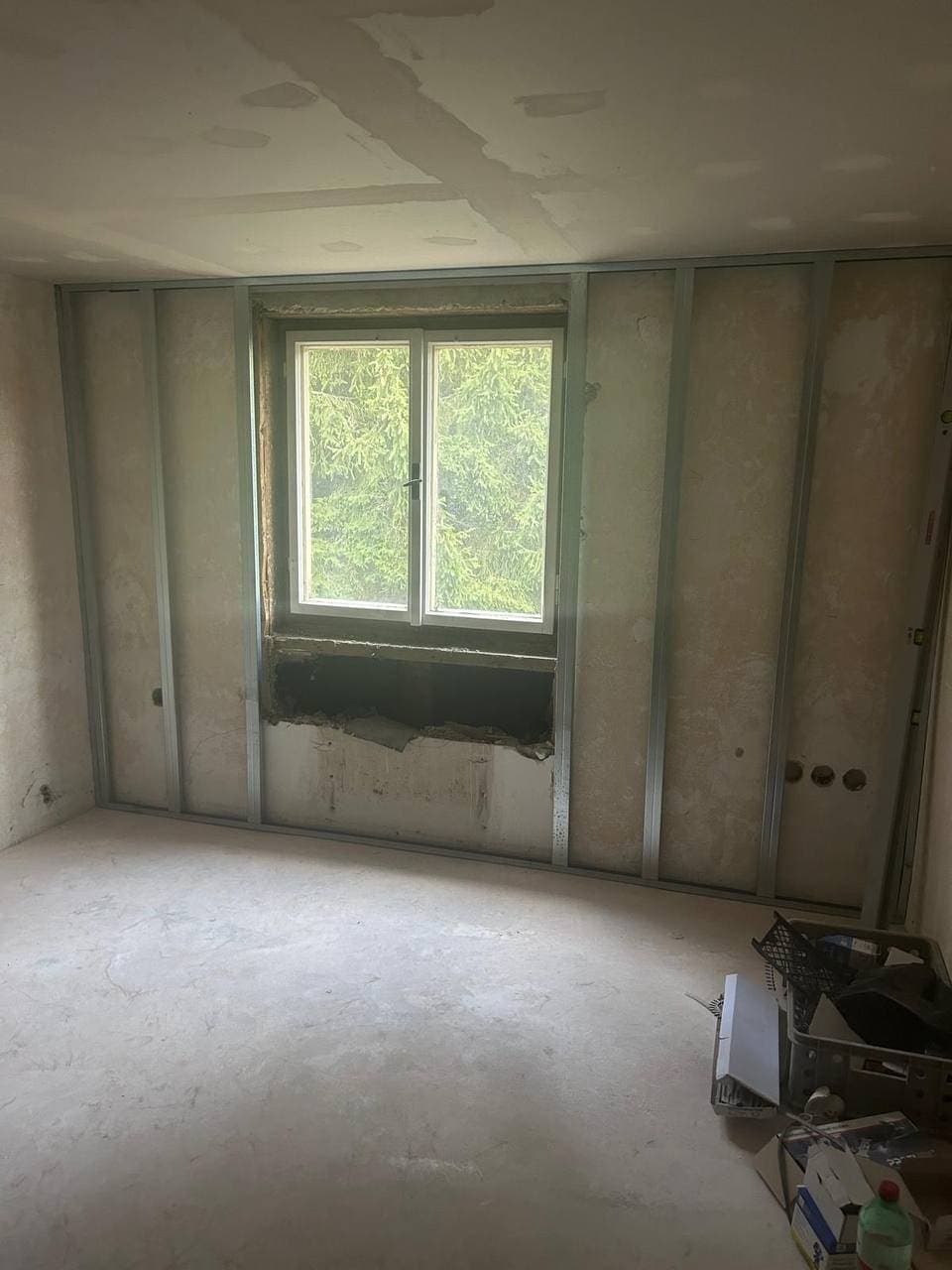 Plasterboard stud framing before boarding